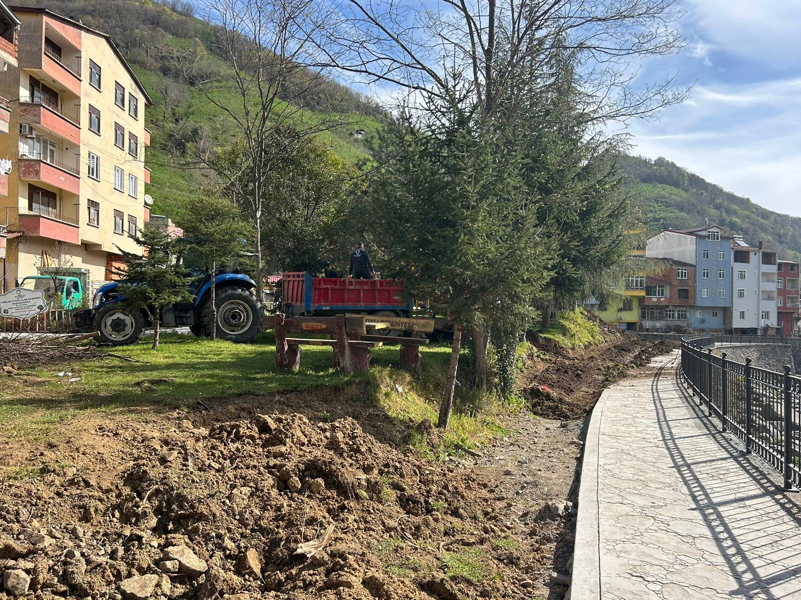 BÜYÜKŞEHİR KIRLI’NIN ÇEHRESİNİ DEĞİŞTİRİYOR